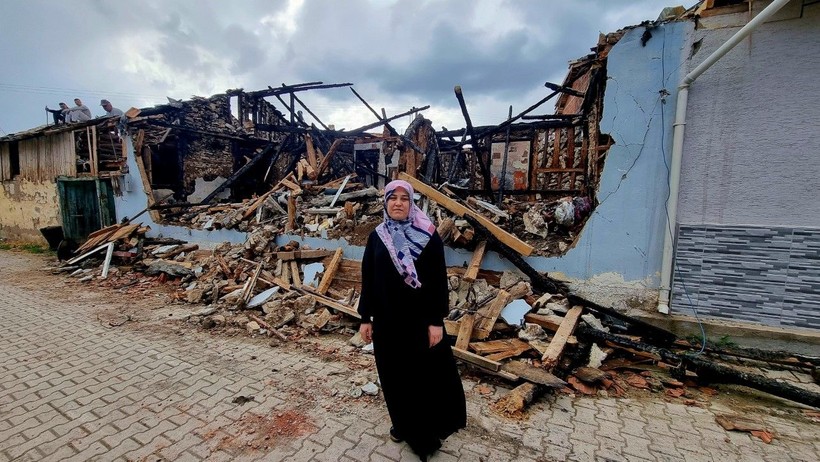 'Evim 1 saat içinde yandı, bir şey yapamadık' - Resim: 1