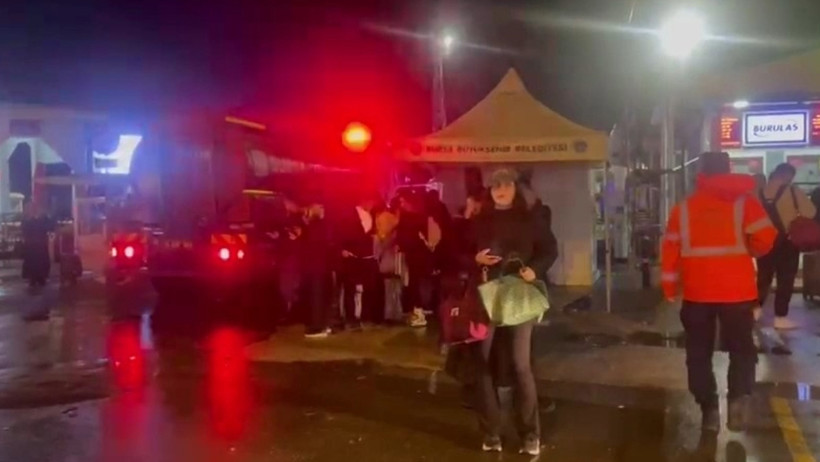 Deniz otobüsünde yangın! Korku dolu anlar kamerada - Resim : 1