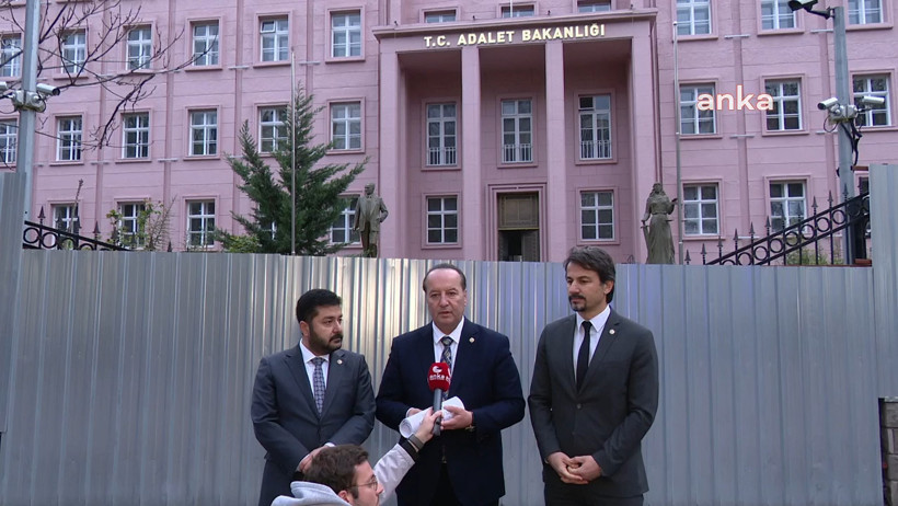 CHP'li Akay'dan 6 metrelik liste: Adalet Bakanlığı'na da asacağım - Resim : 1