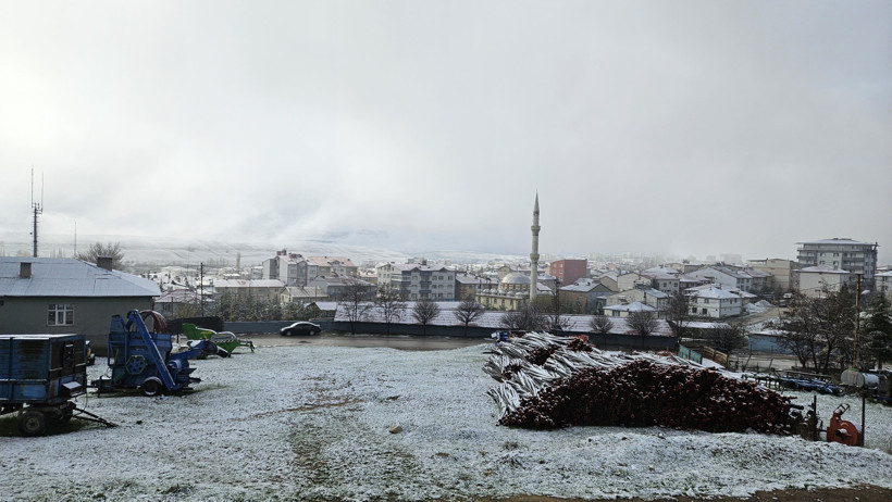 Adana'da kış havası: Çatılar beyaza büründü - Resim : 1