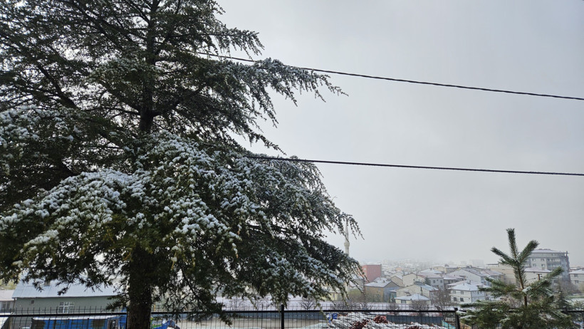 Adana'da kış havası: Çatılar beyaza büründü - Resim : 2