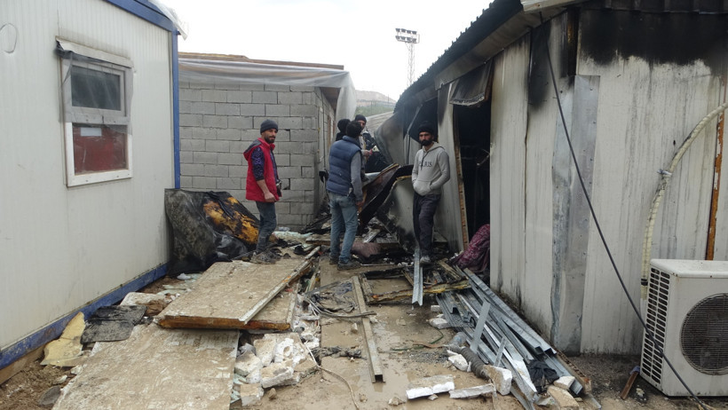 150 işçinin kaldığı konteyner alevlere teslim - Resim : 2