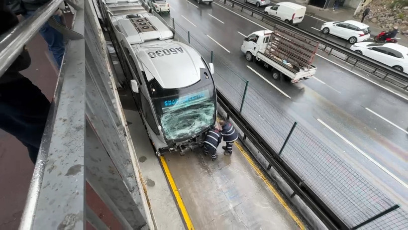Avcılar'da metrobüs kazası: 16 yaralı - Resim : 1