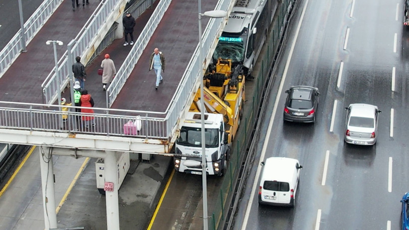 Avcılar'da metrobüs kazası: 16 yaralı - Resim : 3