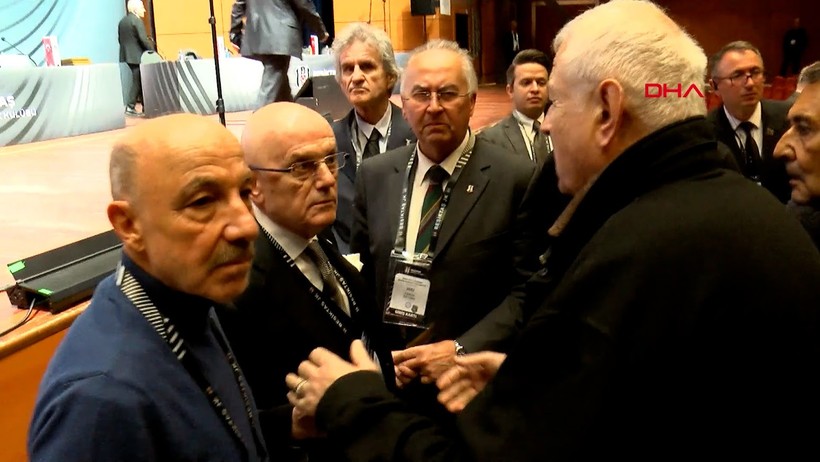 Beşiktaş Divan Kurulu'nda kavga: Yamantürk, Hasan Arat'a yumruk attı - Resim : 2