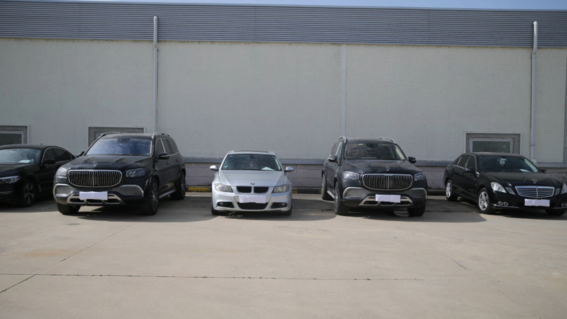 Sahte emeklilik belgesiyle sokacaklardı: Lüks otomobiller yakalandı - Resim : 1