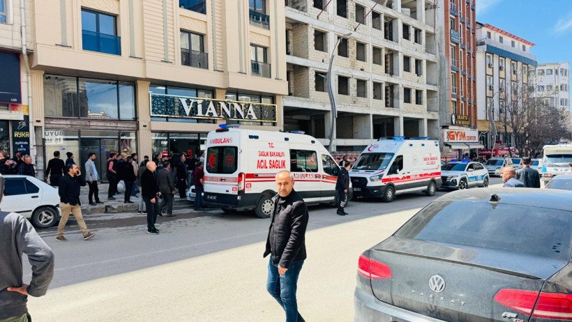 Van'da mağazaya silahlı saldırı: Ölü ve yaralılar var - Resim : 1