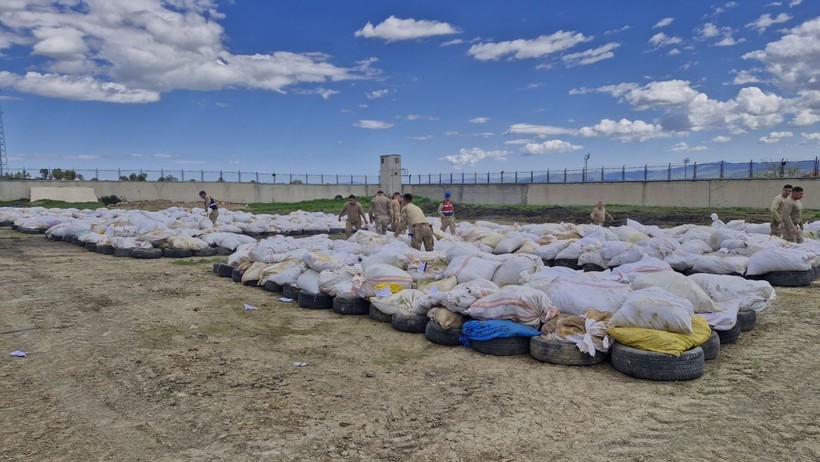 Diyarbakır'da tonlarca esrar yakıldı - Resim: 6