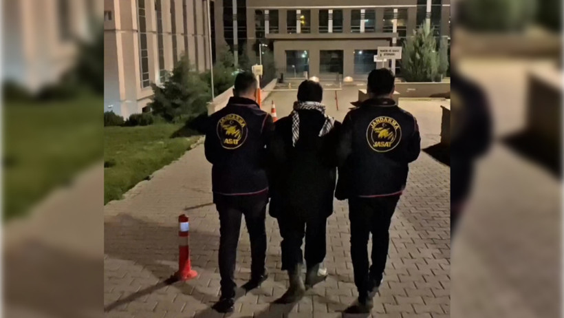 223 yıl hapis cezasıyla aranıyordu: Çobanlık yaparken yakalandı - Resim : 1