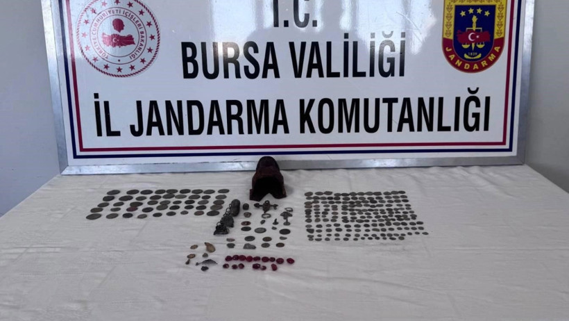 Kaçak kazı yaparken suçüstü yakalandılar - Resim : 2