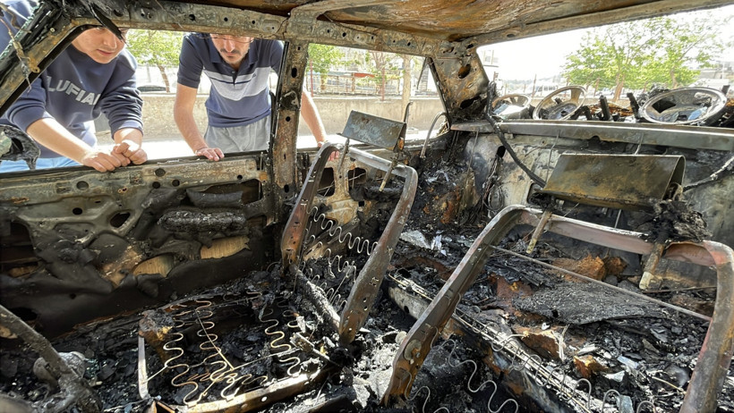 Dokuz aracı ateşe verdi - Resim : 2
