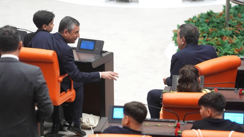 Çocuğun sözleri Meclis'e damga vurdu: 'Sesimi duyurabiliyorum' dedi, Atatürk'ü andı - Resim : 2