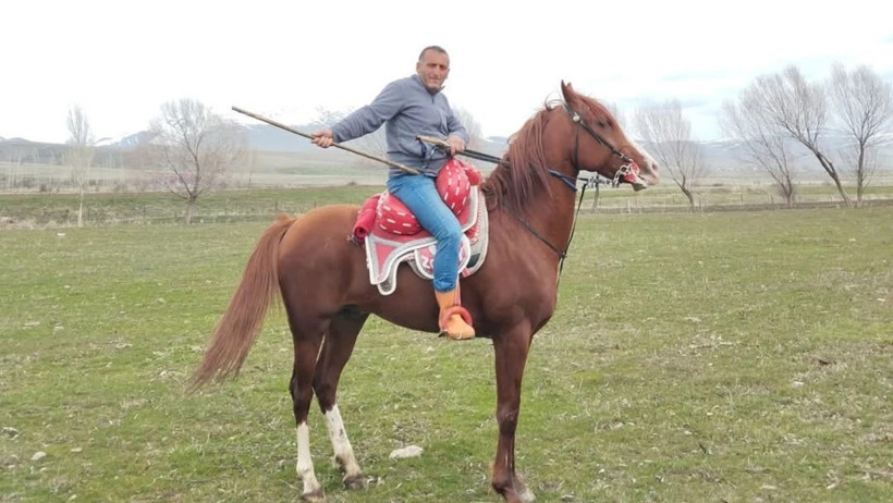 At üstünde kalp krizi geçirip öldü - Resim : 1