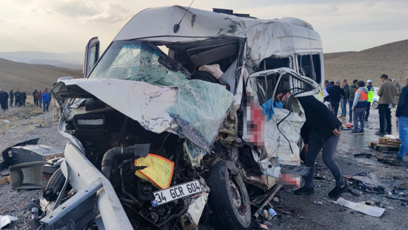 Van'da feci kaza: 7 ölü, 3'ü ağır 12 yaralı - Resim : 1