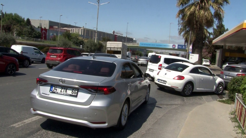 Depremden sonra benzin istasyonlarında kuyruk - Resim : 2