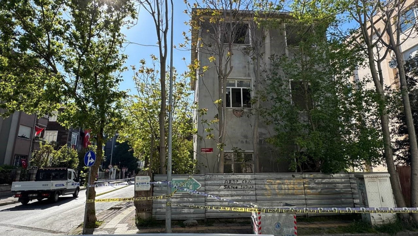 Bakırköy’de metruk bina çöktü - Resim : 1