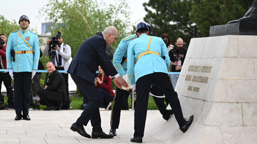 Devlet erkanı Anıtkabir'de: Kurtulmuş'tan tarih gafı - Resim : 1