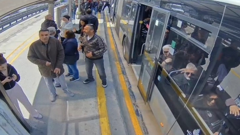 Video çekerken depreme yakalandı - Resim : 1