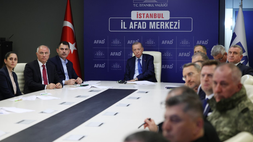 İstanbul depremlerle sarsıldı - Resim : 2