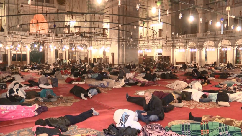 Camide sabahladılar - Resim : 1