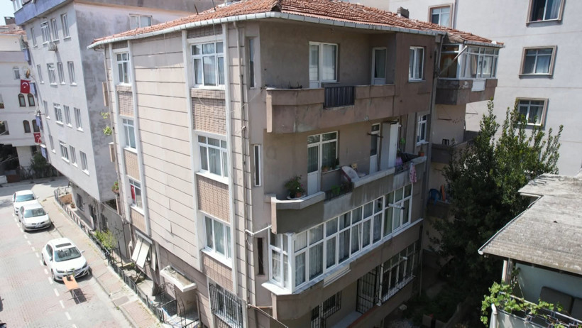 Deprem sonrası Küçükçekmece'de 5 bina boşaltıldı - Resim : 1