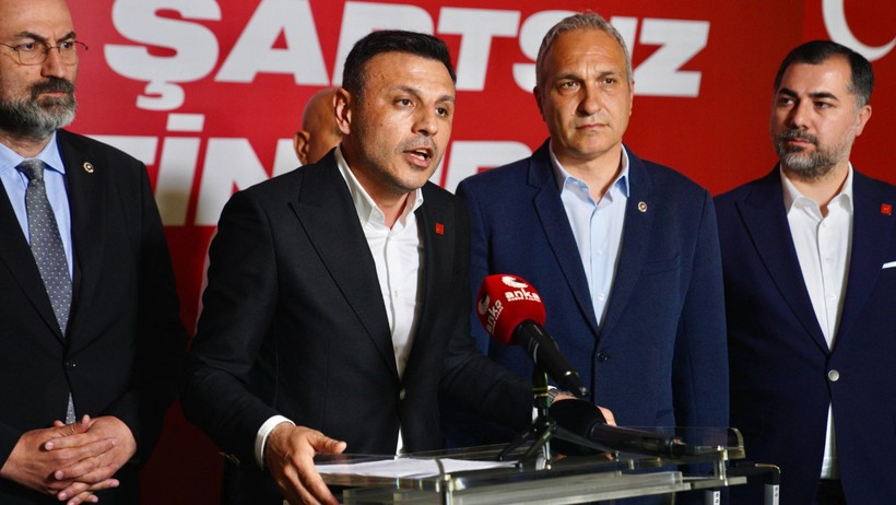 Özgür Çelik açıkladı: İmamoğlu'nun valizlerinde ne vardı? - Resim : 1