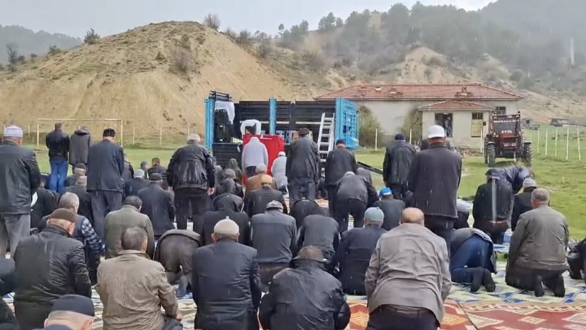 Vatandaşlar yağmur duasına çıktı, Kulu’da sel oldu - Resim : 1