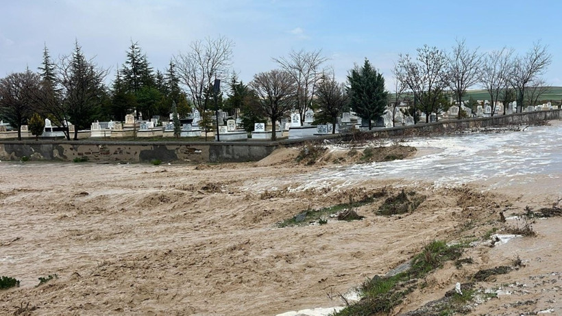 Vatandaşlar yağmur duasına çıktı, Kulu’da sel oldu - Resim : 2