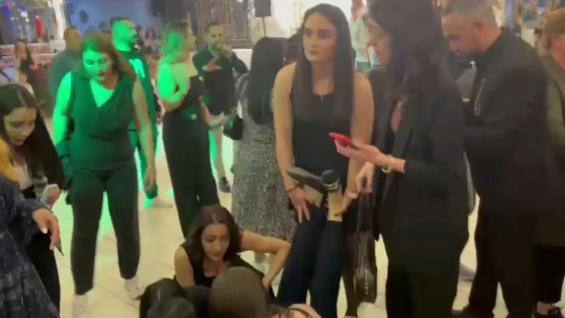 Depremi konserde hisseden kadın korkudan bayıldı - Resim : 1