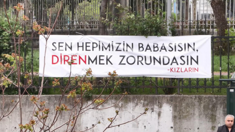 Sırrı Süreyya Önder'in kaldığı hastanenin önündeki afiş sayısı artıyor - Resim : 2