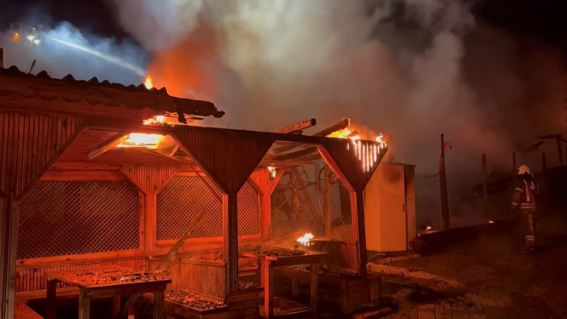İstanbul'da altı restoran kül oldu - Resim : 1