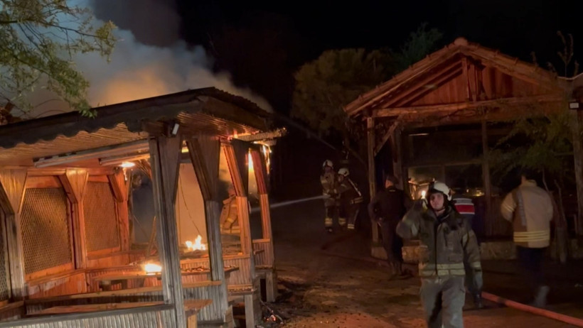 İstanbul'da altı restoran kül oldu - Resim : 2