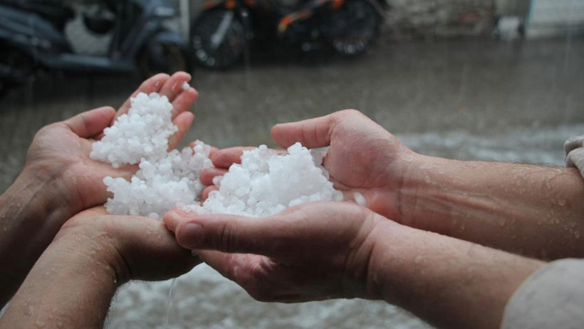Manisa'da başladı, saatlerce patır patır yağdı - Resim : 2