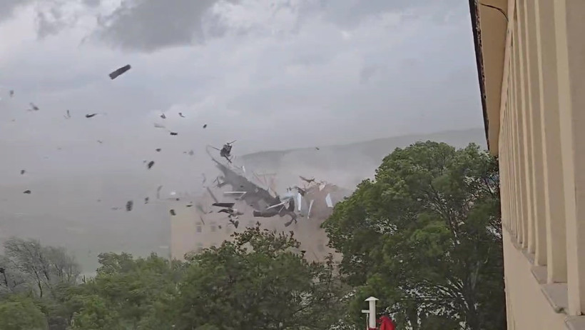 Tunceli'de fırtına çatı uçurdu - Resim : 1