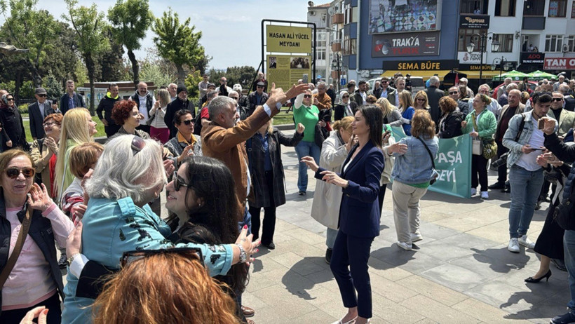 İhalenin iptal edilmesini göbek atarak kutladılar - Resim : 1