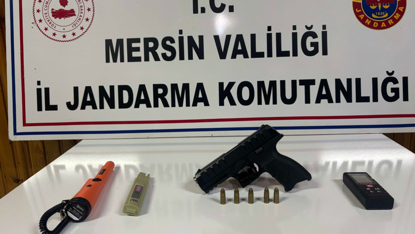 Eski vali ile emekli albay, kaçak kazıda yakalandı - Resim : 1