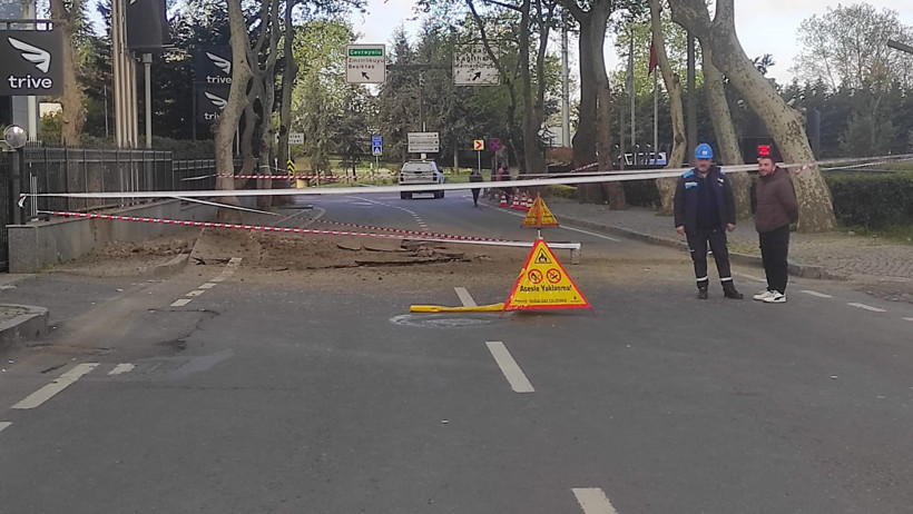Sarıyer'de yol çöktü, trafik kapatıldı - Resim : 1