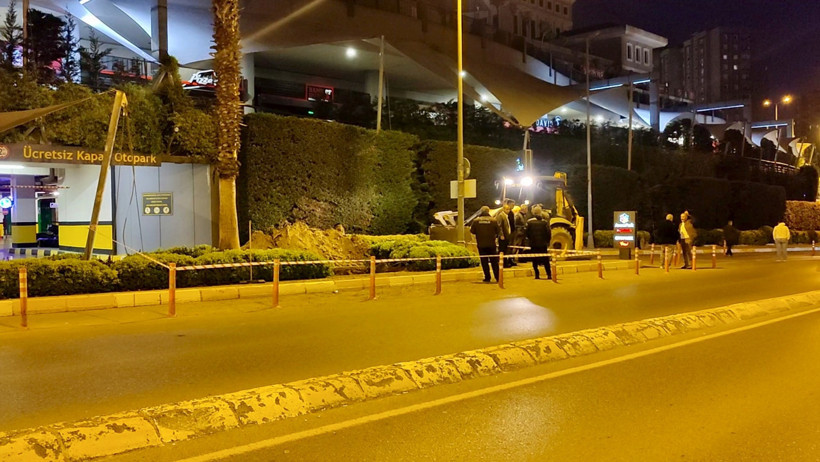 İstanbul’da doğalgaz alarmı: Kazı sırasında boru hattı delindi - Resim : 1