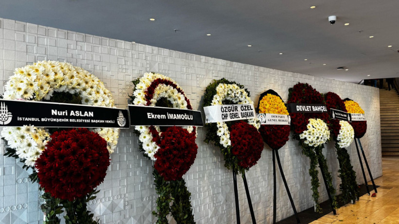 Sırrı Süreyya Önder'e veda: Sevenleri AKM'ye sığmadı, konuşanlar gözyaşlarını tutamadı - Resim : 4