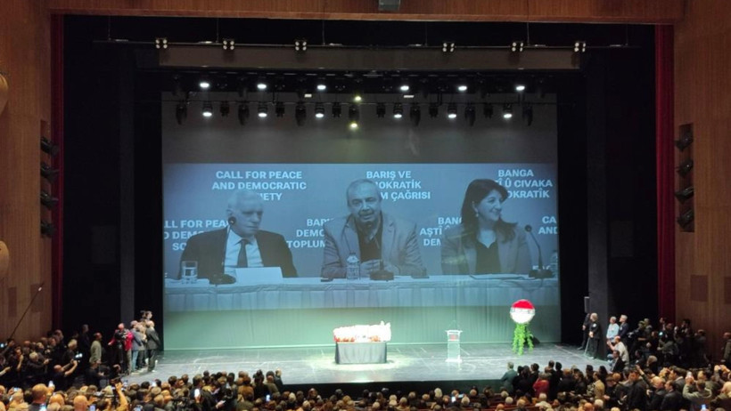 Sırrı Süreyya Önder'e veda: Sevenleri AKM'ye sığmadı, konuşanlar gözyaşlarını tutamadı - Resim : 7