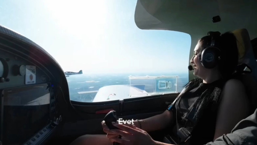 Havada evlilik teklifi! 'Diz çökmemek için yaptın bunu değil mi' - Resim : 1