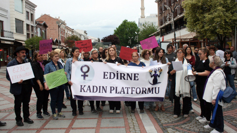 Eski eşi tarafından öldürülen Bahar, son yolculuğuna uğurlandı - Resim : 5