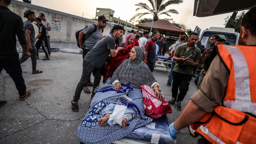 İsrail Gazze'de hastane vurdu: 16 ölü, 70 yaralı - Resim : 1