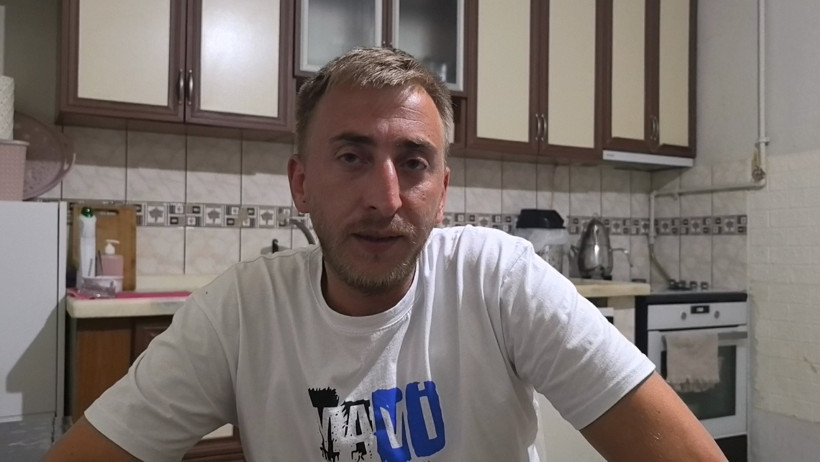 Yıkımdan vinçle kurtardığı evi parçalara ayırdı - Resim : 1