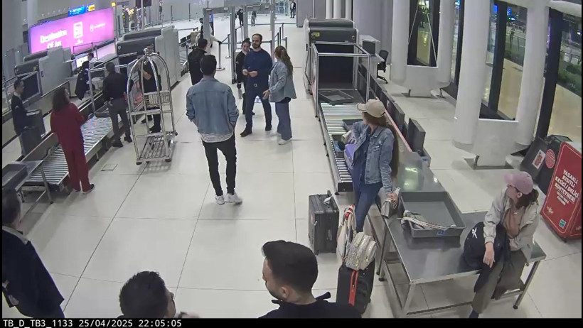 3 kadın cinsel organlarında 6 kilo altınla yakalandı - Resim : 1