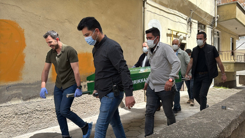 Cesedi çöp poşetinde bulunmuştu: Toprağa verildi - Resim : 2