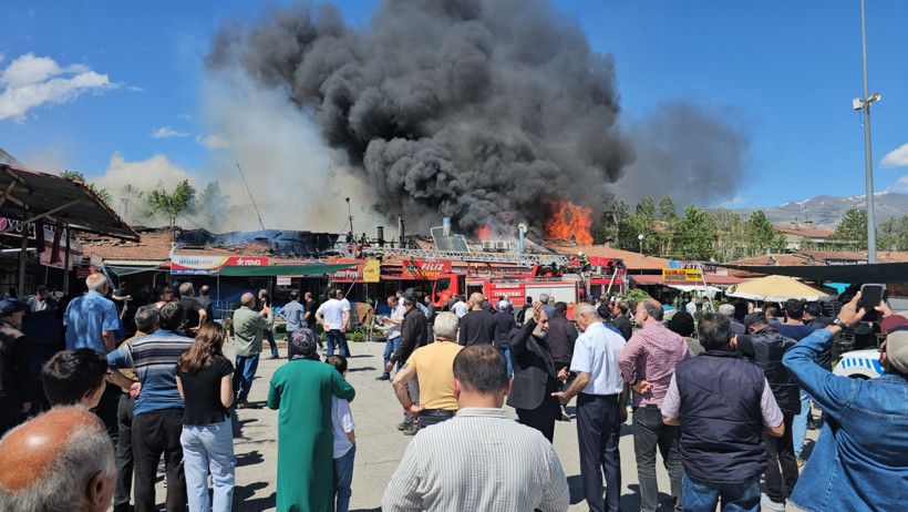 Erzincan'da yangın: 20 dükkan zarar gördü - Resim : 2