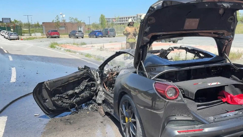 20 milyonluk lüks araç kül oldu - Resim : 2