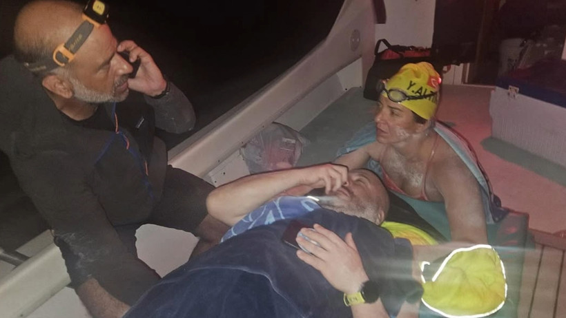 Molokai Kanalı'nda Türk yüzücülere köpek balığı saldırdı! Belinden ısırdı... - Resim : 1