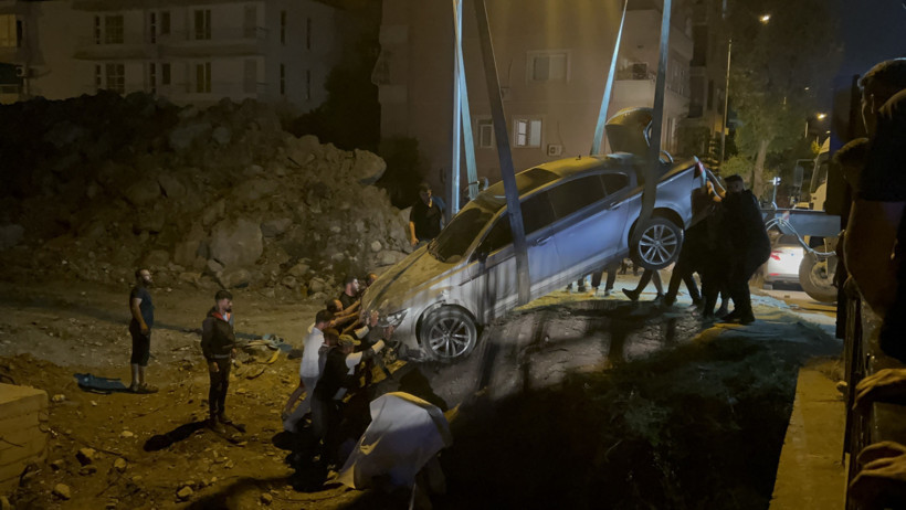 Navigasyon şaşırttı: Yol sandığı yer uçurum çıktı - Resim : 1